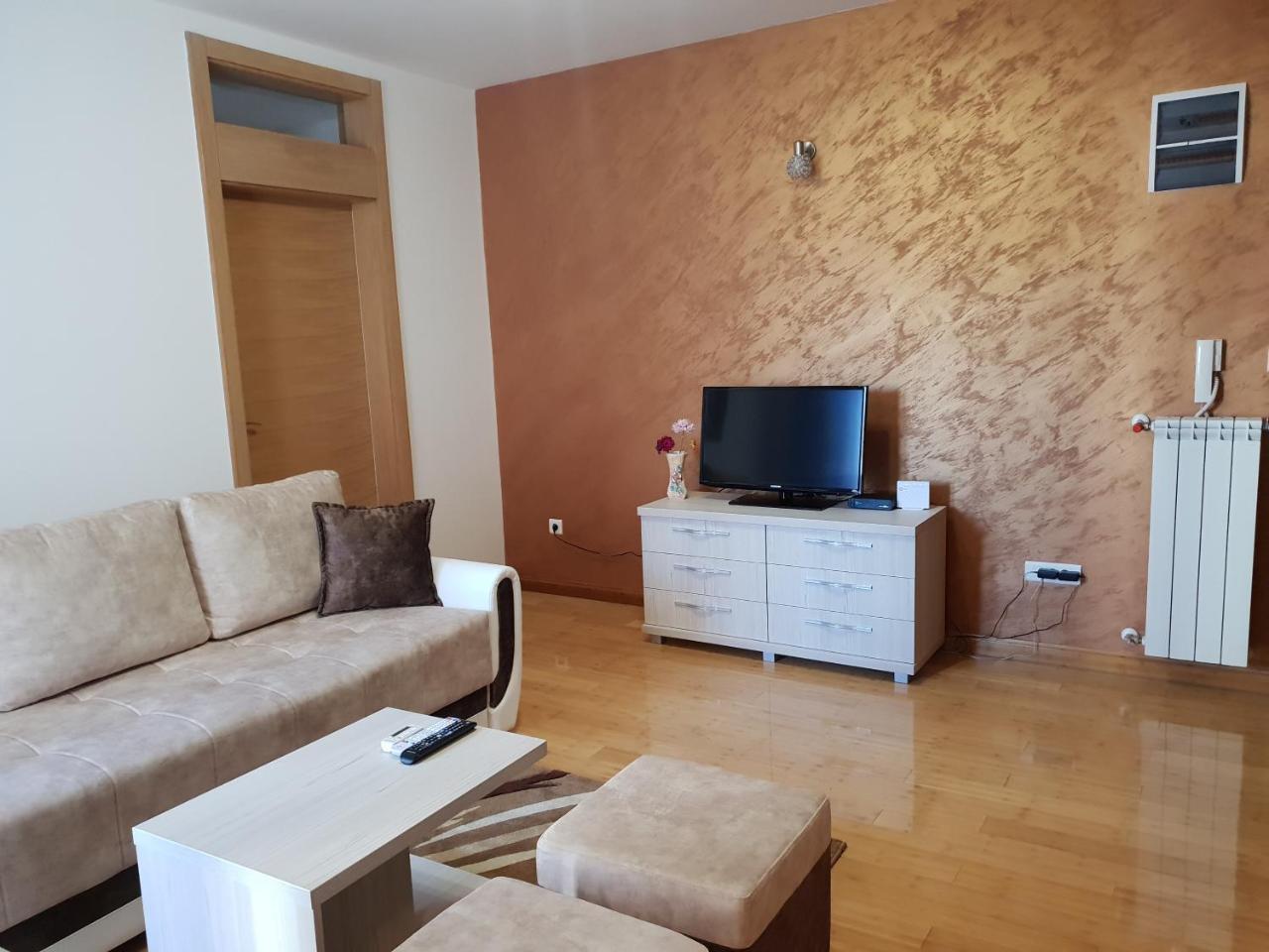 Apartman Kej Free Parking คราลเยโว ภายนอก รูปภาพ