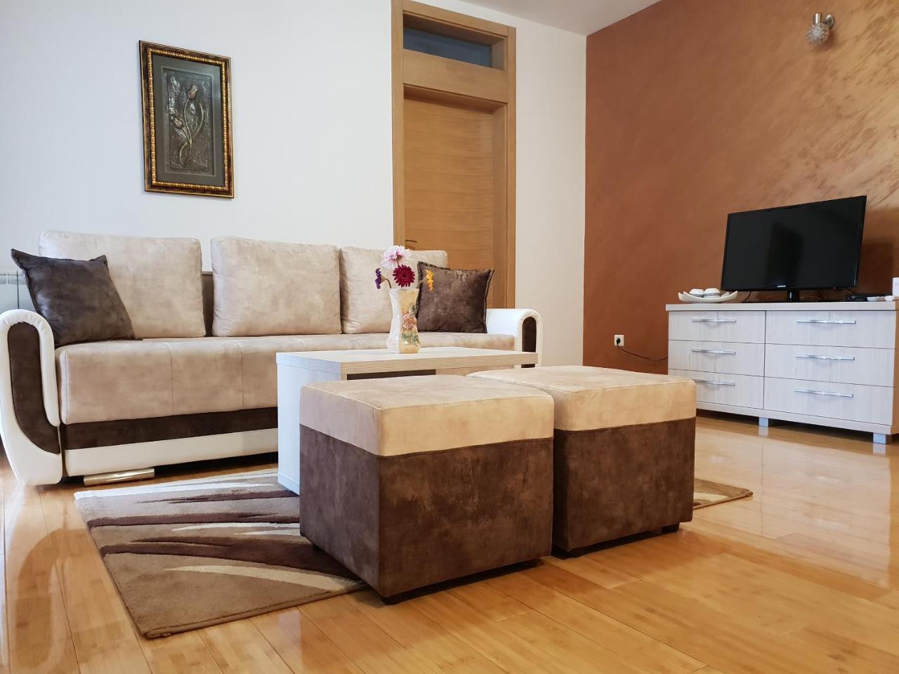 Apartman Kej Free Parking คราลเยโว ภายนอก รูปภาพ